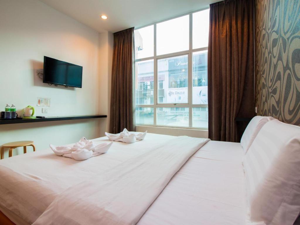 1 Hotel Taman Connaught Kuala Lumpur Exterior photo
