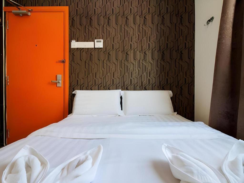 1 Hotel Taman Connaught Kuala Lumpur Exterior photo