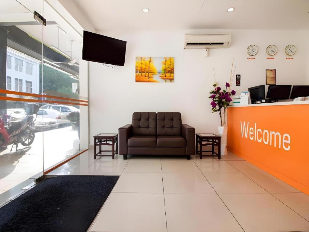 1 Hotel Taman Connaught Kuala Lumpur Exterior photo